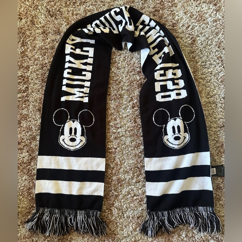 H&M Mickey Mouse Black and White adults unisex Scarf 1928